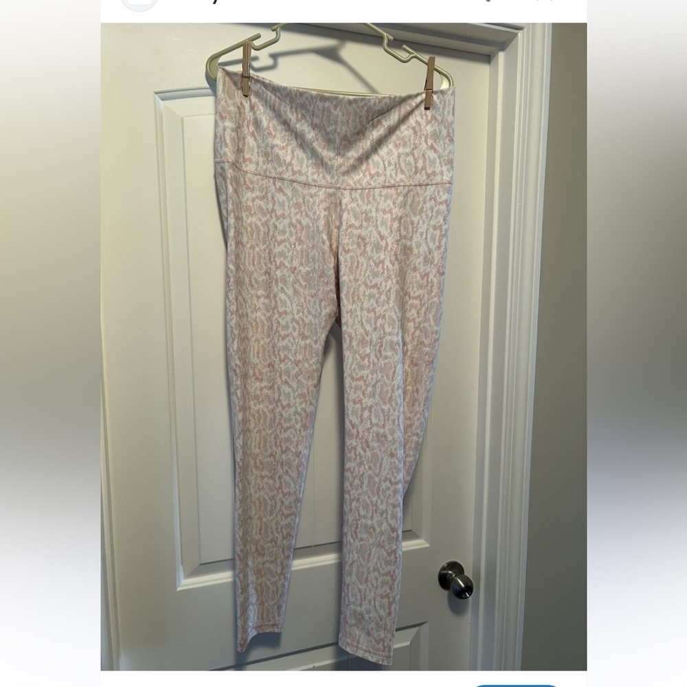 NEW Powersoft Pastel Snake Skin Leggings Medium